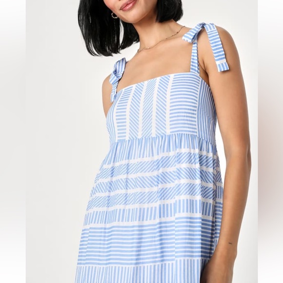 Lulu’s blue and white strap maxi dress - Picture 2 of 3